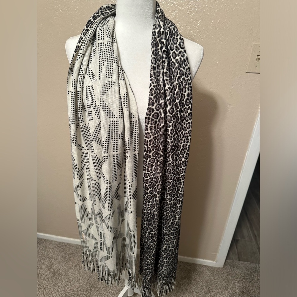 Michael Kors double sided leopard print scarf